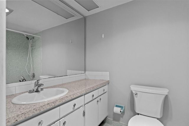 575 Oaks Ln 403, Pompano Beach, FL 33069