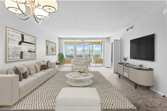 575 Oaks Ln 403, Pompano Beach, FL 33069