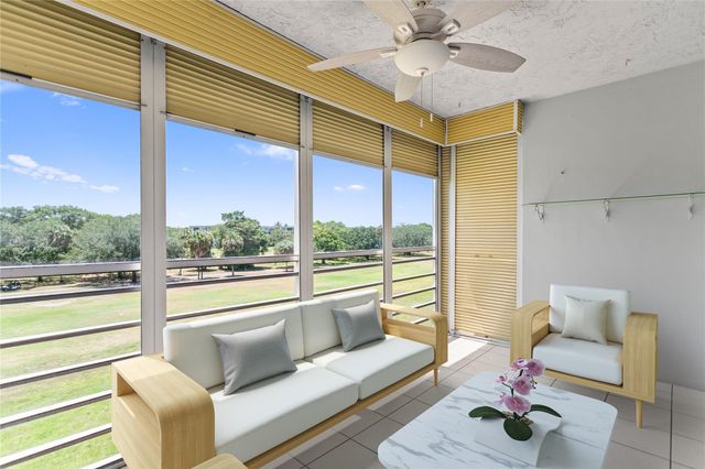 575 Oaks Ln 403, Pompano Beach, FL 33069