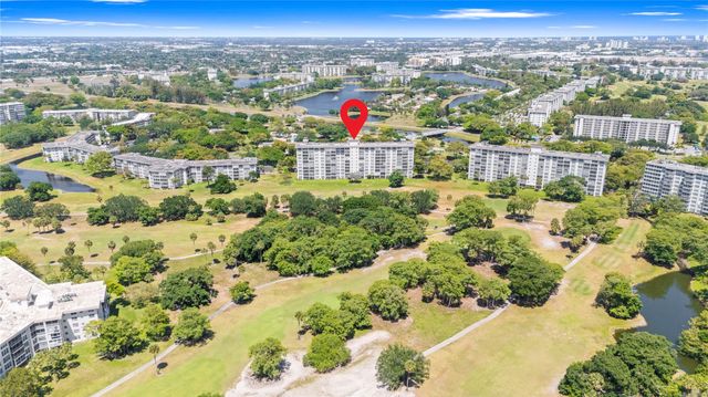 575 Oaks Ln 403, Pompano Beach, FL 33069