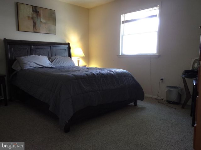 16 CHESAPEAKE CT, Barnegat, NJ 08005