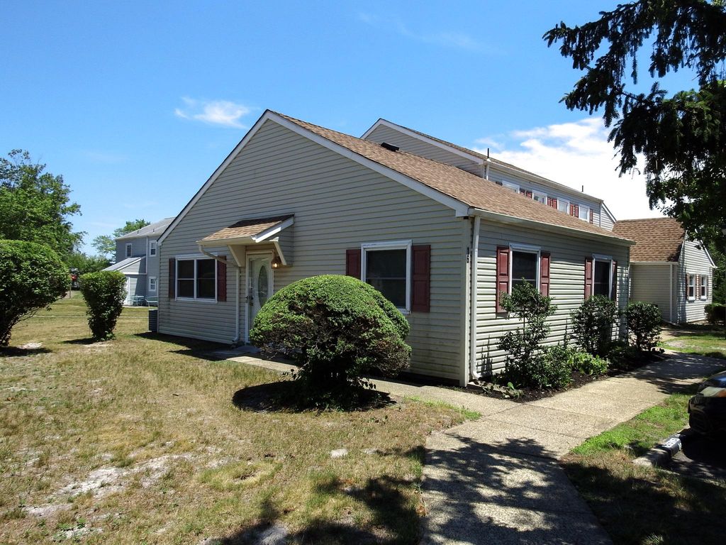 16 CHESAPEAKE CT, Barnegat, NJ 08005