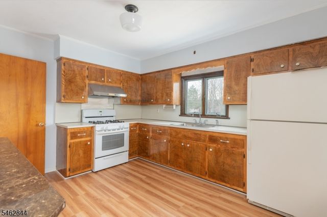 24 Morris Ave, Montville Twp., NJ 07045