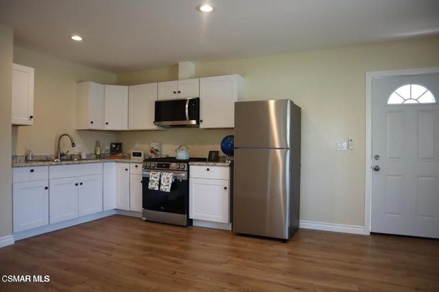 19155 Sylvan Street 19153, Reseda, CA 91335