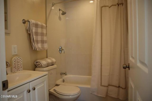 19155 Sylvan Street 19153, Reseda, CA 91335