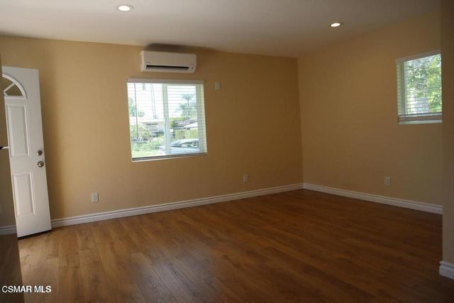 19155 Sylvan Street 19153, Reseda, CA 91335