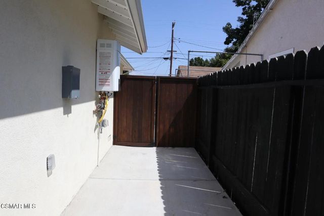 19155 Sylvan Street 19153, Reseda, CA 91335