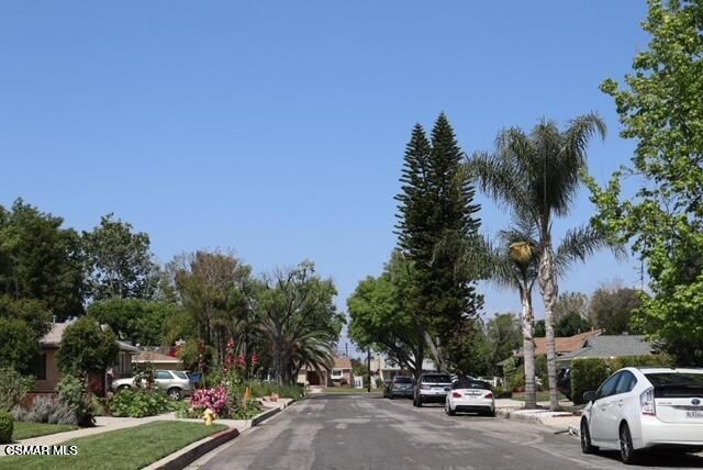19155 Sylvan Street 19153, Reseda, CA 91335