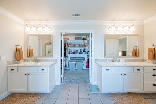 6915 Saddle Ct, Midland, TX 79705