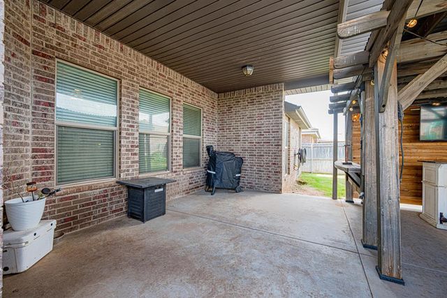 6915 Saddle Ct, Midland, TX 79705