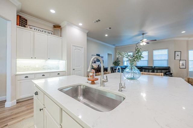 6915 Saddle Ct, Midland, TX 79705
