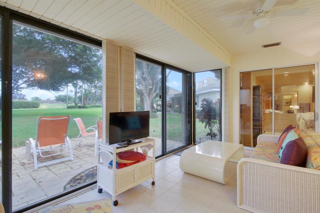 6907 Fountains Circle, Lake Worth, FL 33467