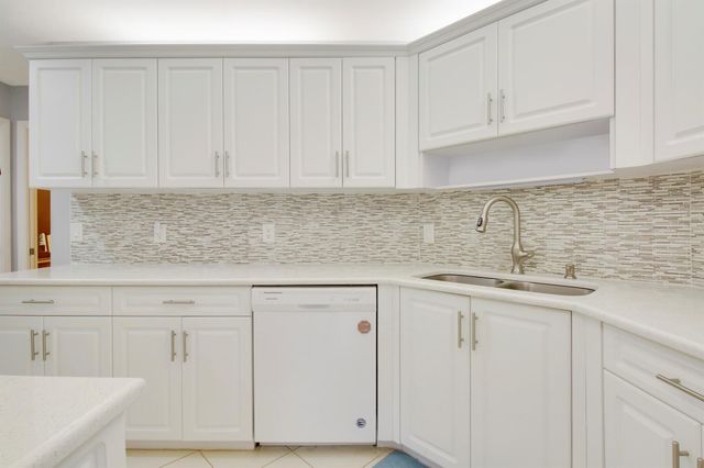 6907 Fountains Circle, Lake Worth, FL 33467