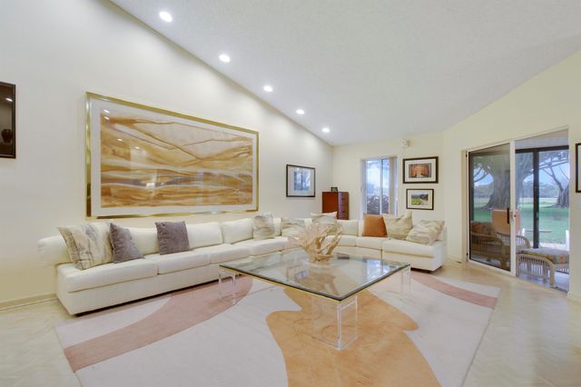 6907 Fountains Circle, Lake Worth, FL 33467