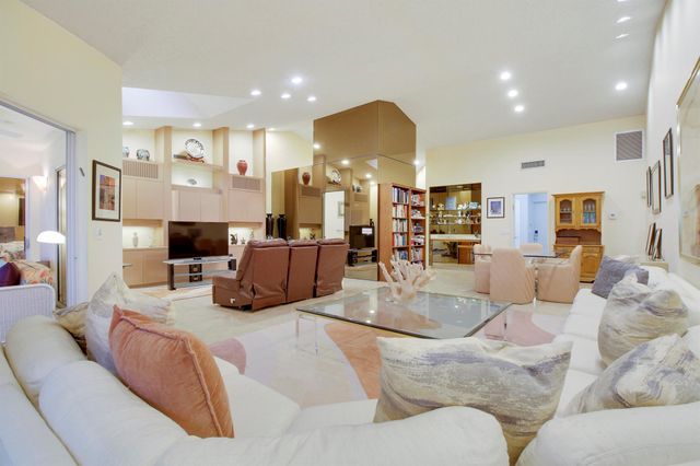 6907 Fountains Circle, Lake Worth, FL 33467