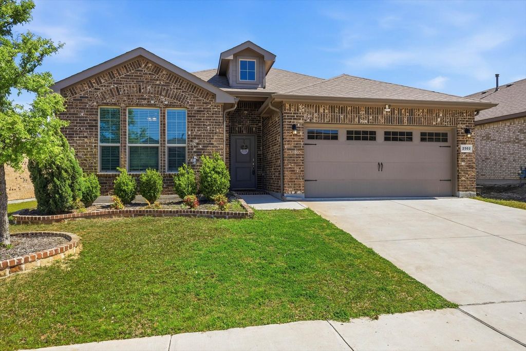 2502 Sunburst Drive, Glenn Heights, TX 75154