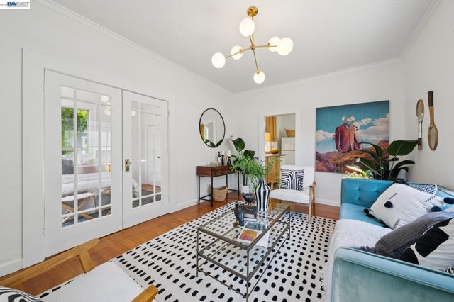 4989 SHAFTER AVENUE, Oakland, CA 94609