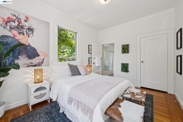 4989 SHAFTER AVENUE, Oakland, CA 94609