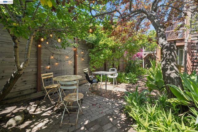 4989 SHAFTER AVENUE, Oakland, CA 94609
