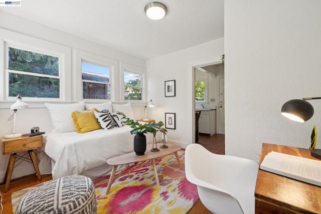 4989 SHAFTER AVENUE, Oakland, CA 94609