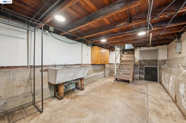 4989 SHAFTER AVENUE, Oakland, CA 94609
