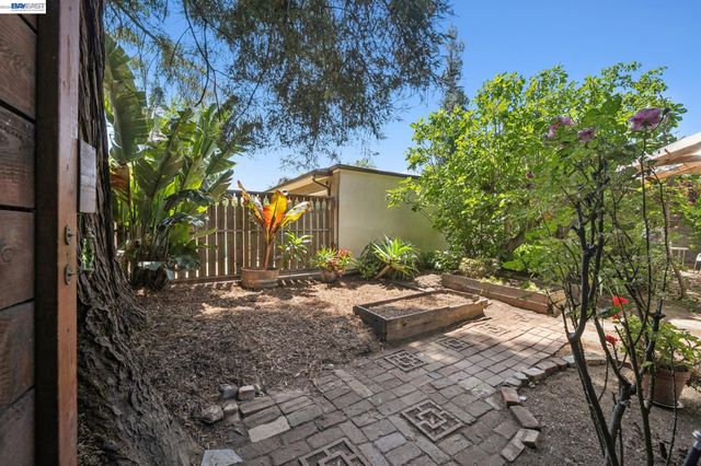 4989 SHAFTER AVENUE, Oakland, CA 94609