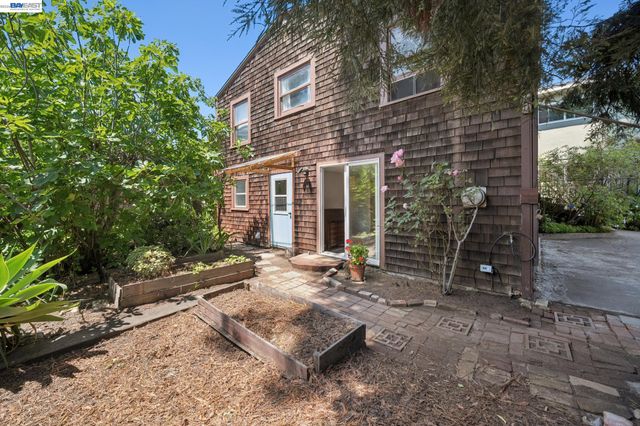 4989 SHAFTER AVENUE, Oakland, CA 94609