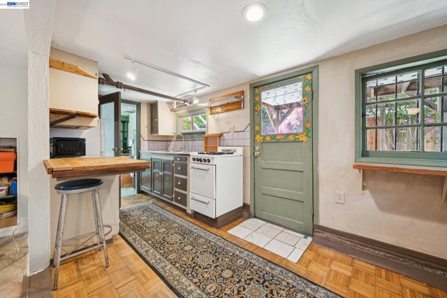 4989 SHAFTER AVENUE, Oakland, CA 94609
