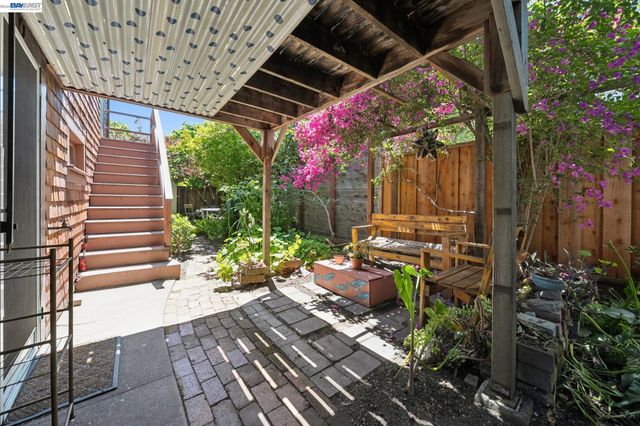 4989 SHAFTER AVENUE, Oakland, CA 94609