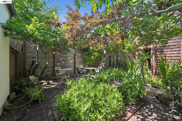 4989 SHAFTER AVENUE, Oakland, CA 94609