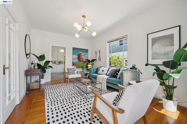 4989 SHAFTER AVENUE, Oakland, CA 94609