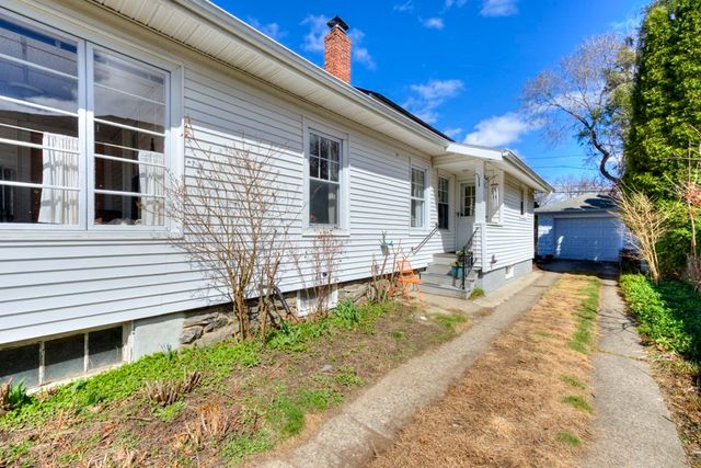 123 Dana Ave, Worcester, MA 01604