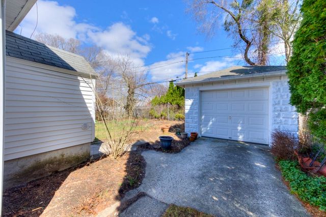 123 Dana Ave, Worcester, MA 01604