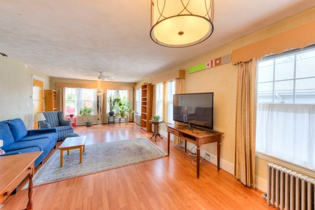 123 Dana Ave, Worcester, MA 01604