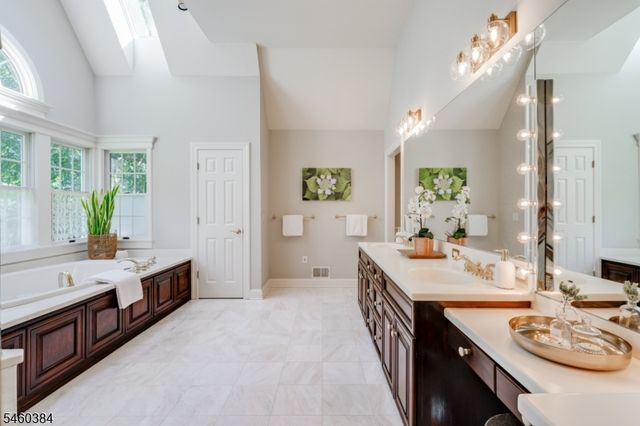 16 Trinity Pl, Warren Twp., NJ 07059