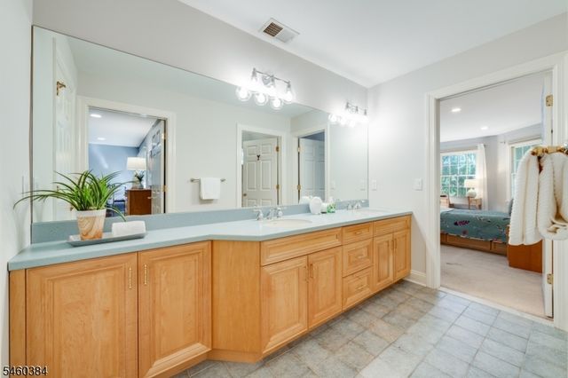 16 Trinity Pl, Warren Twp., NJ 07059