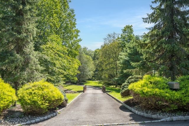 16 Trinity Pl, Warren Twp., NJ 07059