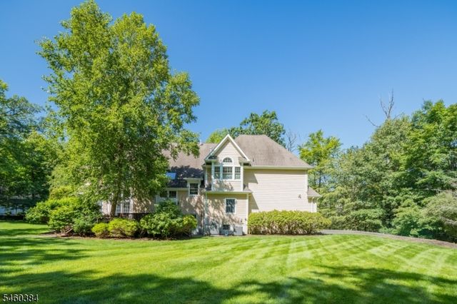 16 Trinity Pl, Warren Twp., NJ 07059