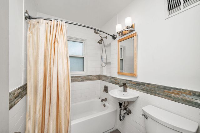2821 Quebec Avenue S, Saint Louis Park, MN 55426