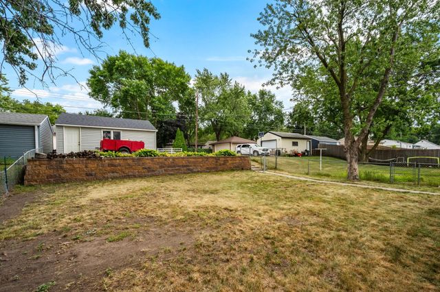 2821 Quebec Avenue S, Saint Louis Park, MN 55426
