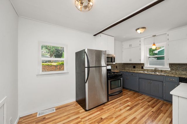 2821 Quebec Avenue S, Saint Louis Park, MN 55426
