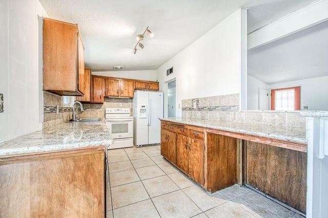 145 Rall Avenue, Clovis, CA 93612