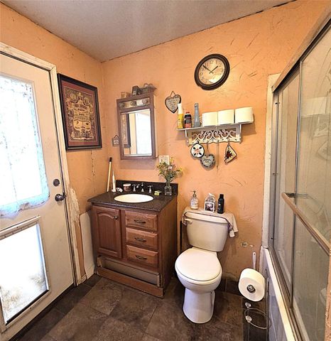 200 Hill Top Road, Glen Rose, TX 76043