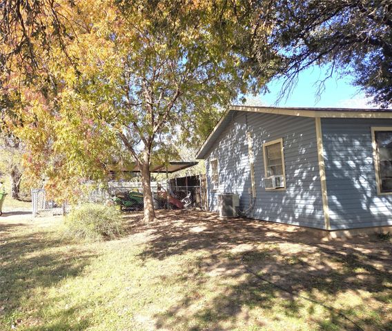 200 Hill Top Road, Glen Rose, TX 76043