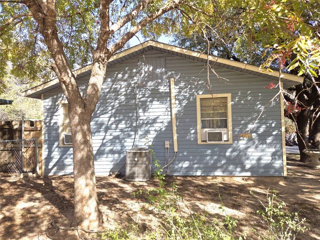 200 Hill Top Road, Glen Rose, TX 76043
