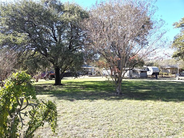 200 Hill Top Road, Glen Rose, TX 76043