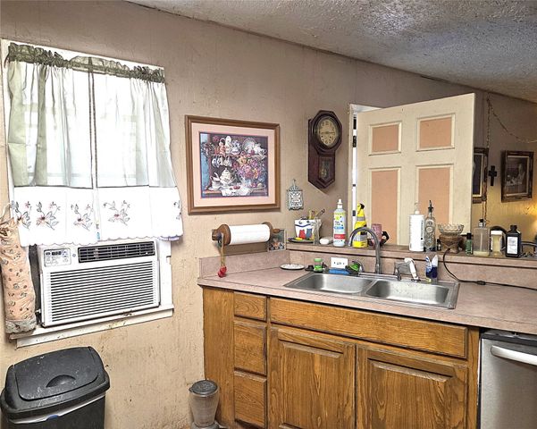 200 Hill Top Road, Glen Rose, TX 76043