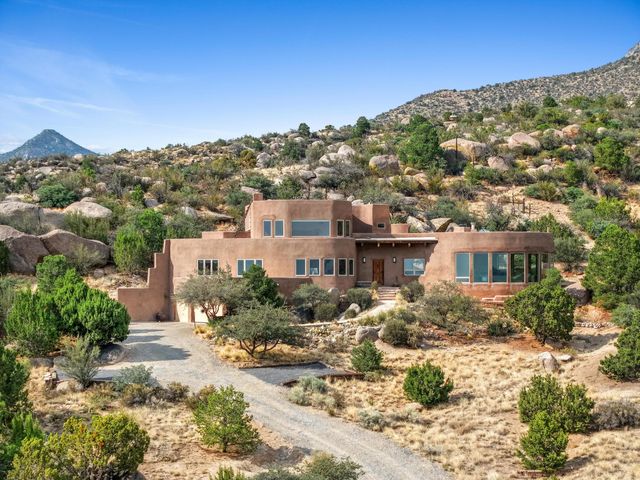 303 Spring Creek Place NE, Albuquerque, NM 87122