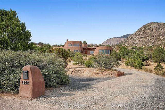 303 Spring Creek Place NE, Albuquerque, NM 87122