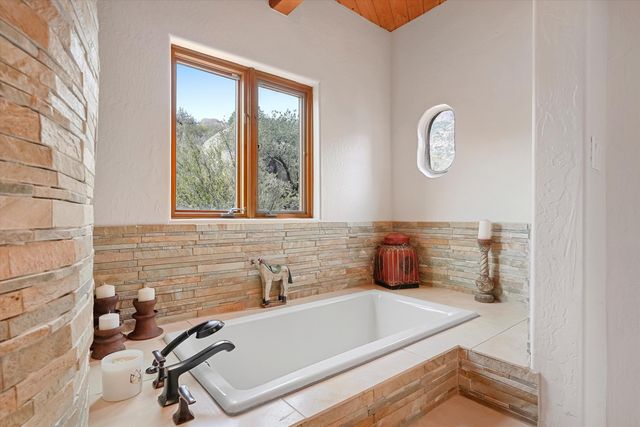 303 Spring Creek Place NE, Albuquerque, NM 87122